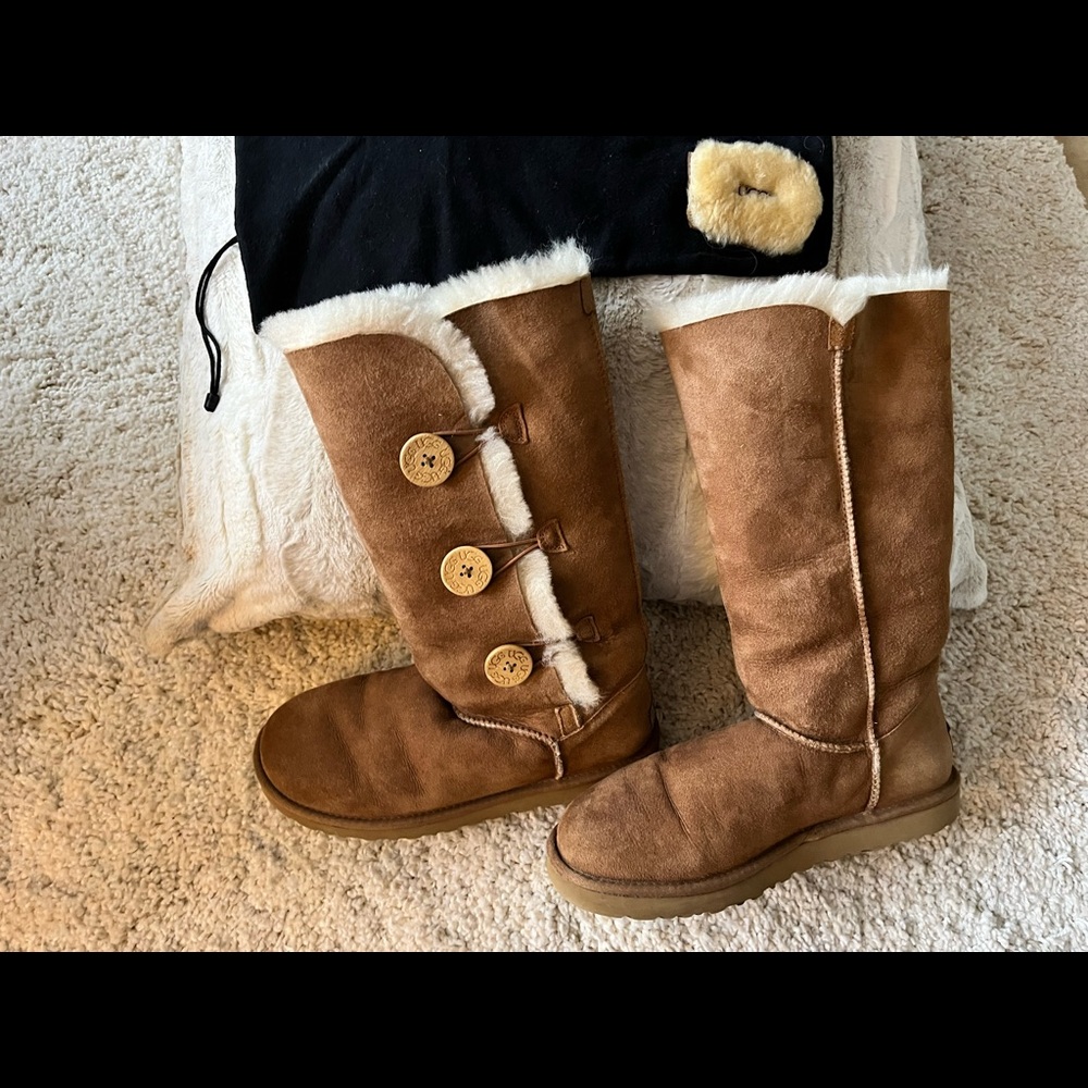 Uggs size 10 suede boots. Excellent condition. With bag. Non-smoking home